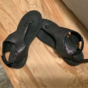 Ryka Women's Black Sandals 
Sz 8 
Velcro closures